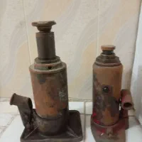 دوعدد جک مکانیکی ماشین