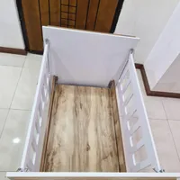تخت گهواره نوزاد کنار مادر