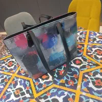 تعدادی کیف زنانه و بچگانه