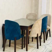 میز غذا خوری شش نفره در حد نو( مفت گذاشتم زود بره)