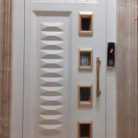 درب طبقه آسانسور