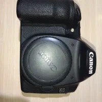 دوربین کنون 50D یک عدد باتری و مموری