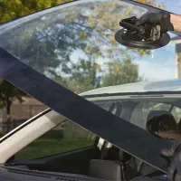 نصب  شیشه سیار اتومبیل
