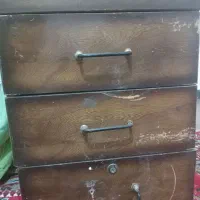 میز مدیریت و کامپیوتر