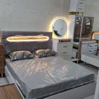 ست تخت خواب ومیزارایش باصندلی وپاتختی‌ مدل مینیمال