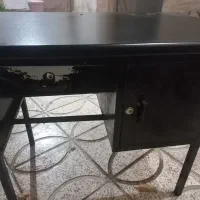 میز فلزی