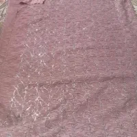 دو تا پارچه دوخته نشده و پنج تا لباس  و دو تا پرده