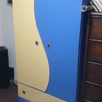 کمد لباس رنگ آبی و زرد