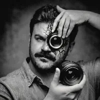 عکاسی خیابانی پرتره و مدلینگ خاص با ادیت حرفه‌ای