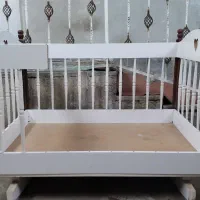تخت نوزادی