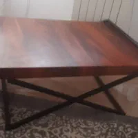 میز چوبی جلو مبلی