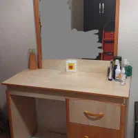میز آرایش به همراه پاف