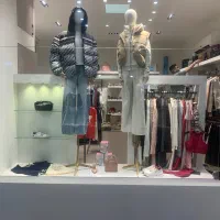 فروشنده خانم