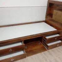 بااین هم تخت استاندارد داری هم کمد جادار
