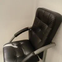 صندلی اداری تازه تعمیرشده