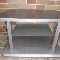میز تلوزیون تمیز و سالم.