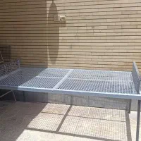 تخت فلزی