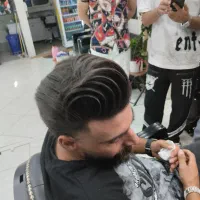 استخدام آرایشگر نیمه ماهر