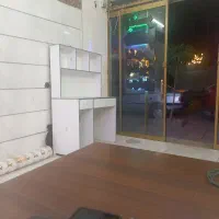 به یک نفر خانم جهت پاسخگویی تلفن