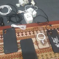 تعدادی شارژر وقاب گوشی