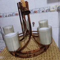 لوسترنو یکی از شیشه ها لبش شکسته