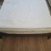 تخت خواب یک و نیم نفره