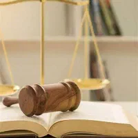 وکیل پایه یک دادگستری