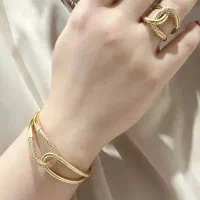 دستبند بنگل طرح طلا جواهراتی