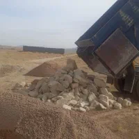 حمل ماسه شسته.سنگ لاشه شالوده مسنی و خاک باغچه