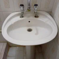 روشویی با شیر آب