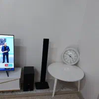 کتری برقی ساعت دیواری و میز گرد