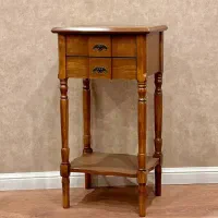 تلفن و میز تلفن