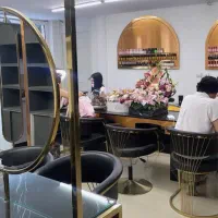 میز ناخن میز کراتین و رنگ و میکاپ و سرشور و پدیکور