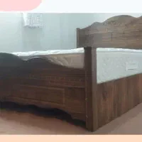 تخت خواب دونفره به همراه تشک و روتختی مخمل