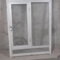 دوچرخه. پنجره.سمپاش