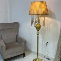 ساعت دیواری و آباژور پایه دار