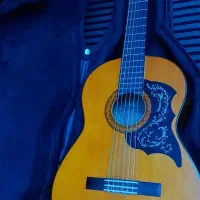 آموزش گیتار و //خوانندگی// و خدمات استودیویی
