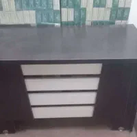 میز اداری و کامپیوتر و صندلی