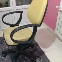 صندلی چرخ دار  و جک دار کامپیوتر