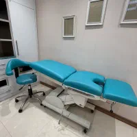 صندلی معاینه زنان دو موتوره برقی و تخت‌شو