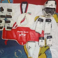 یک ست لباس تکواندو