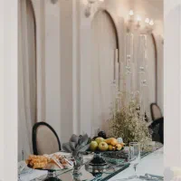 تالار لوکس با منوی اقتصادی در ابتدای جاده شاندیز