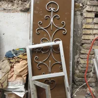 در ب حیاط وپنجره آلمینیومی درب اتاق
