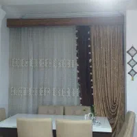 پرده پذیرایی همراه با میل پرده و کتیبه