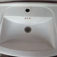 میز روشویی  ارایشگاه و منزل تمیز در حد نو