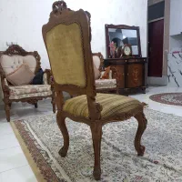 گلدان و صندل سلطنتی