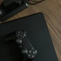 ps4slim500g به همراه پایه شارژر اصلی و ۱دسته