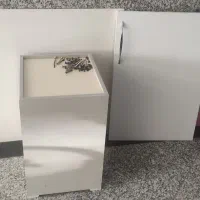 نیمکت و سه لایه چینی و درب کابینت  های کلاس