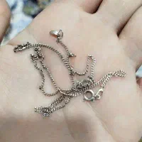 زنجیر نقره شکسته