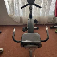 تعدادی وسایل ورزشی و آرایشگاهی